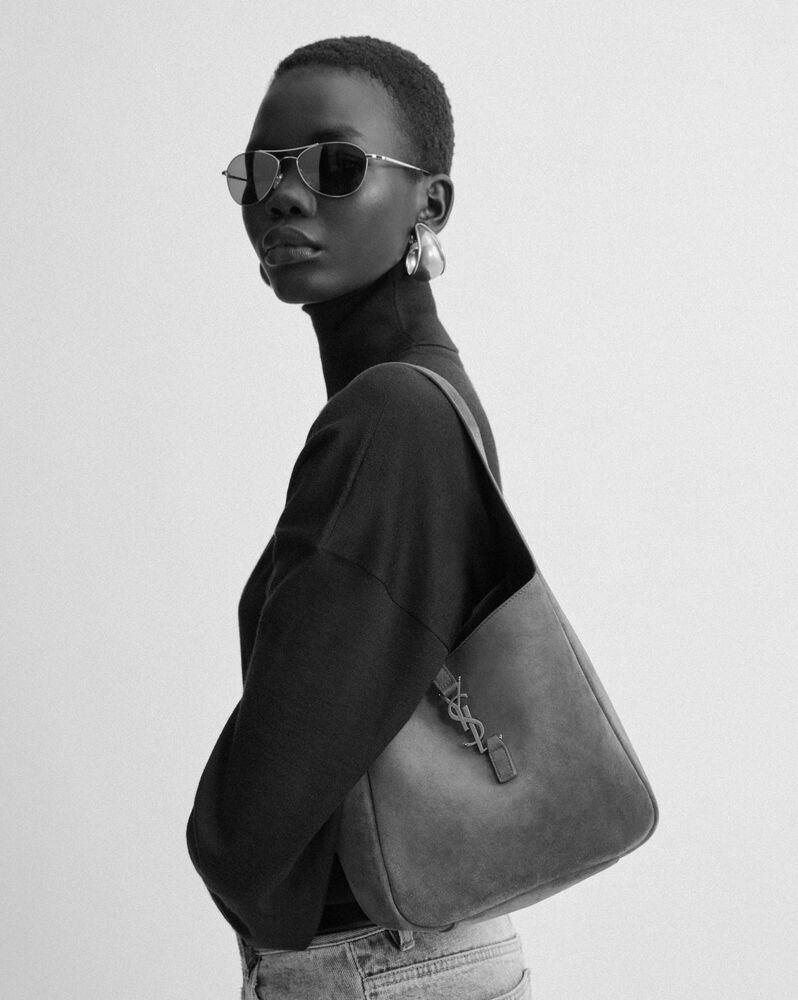 LE 5 À 7小号柔软绒面革手袋