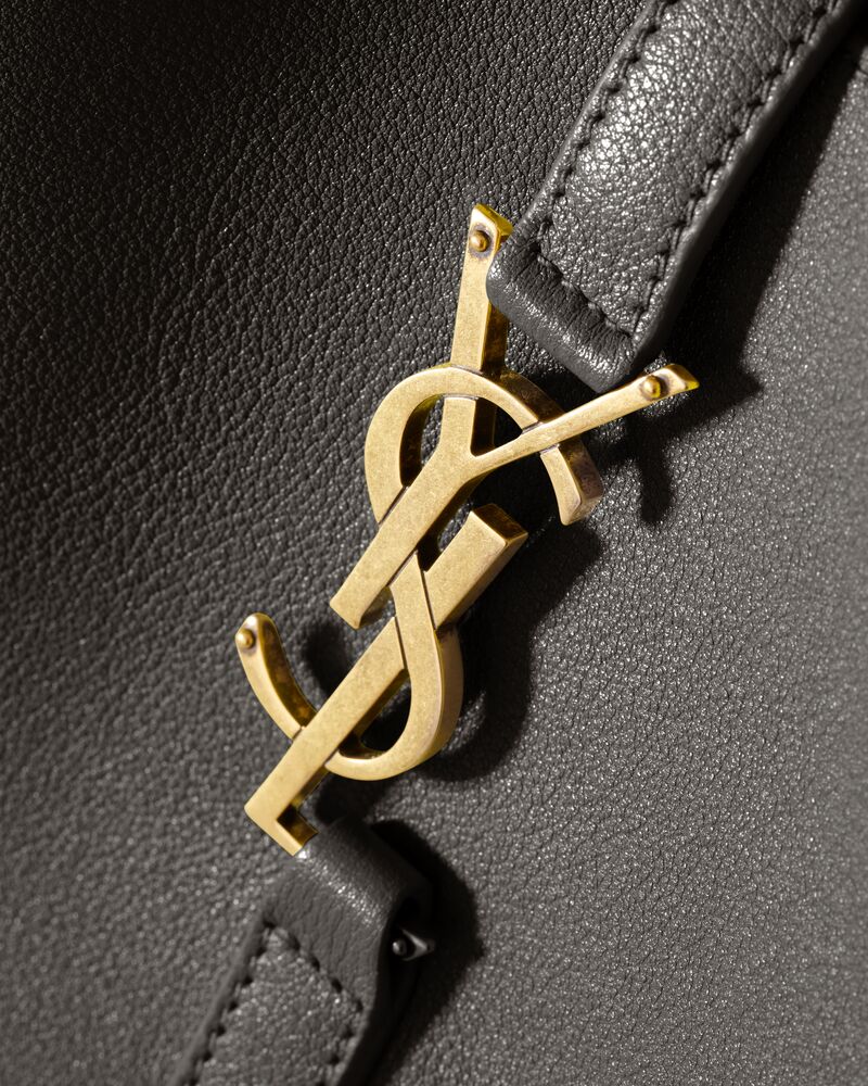 LE 5 À 7小号柔软粒面皮革手袋