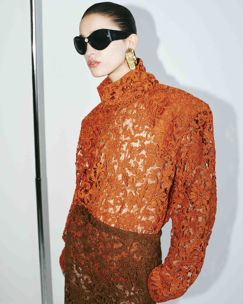 凸花蕾丝方正版型连身衣