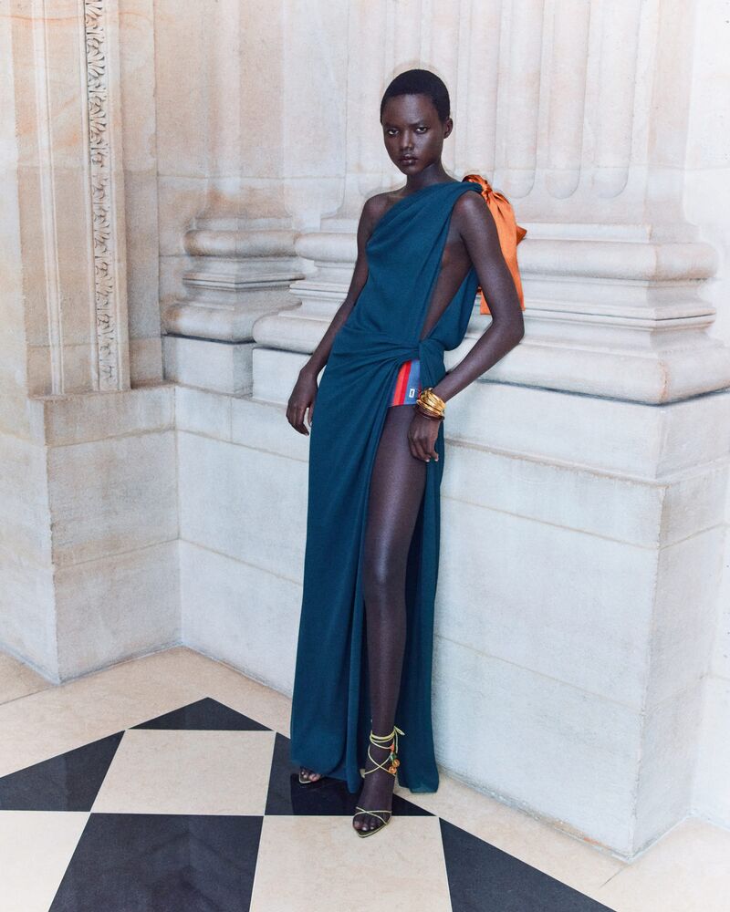 单肩桑蚕丝平纹绉缎连衣裙