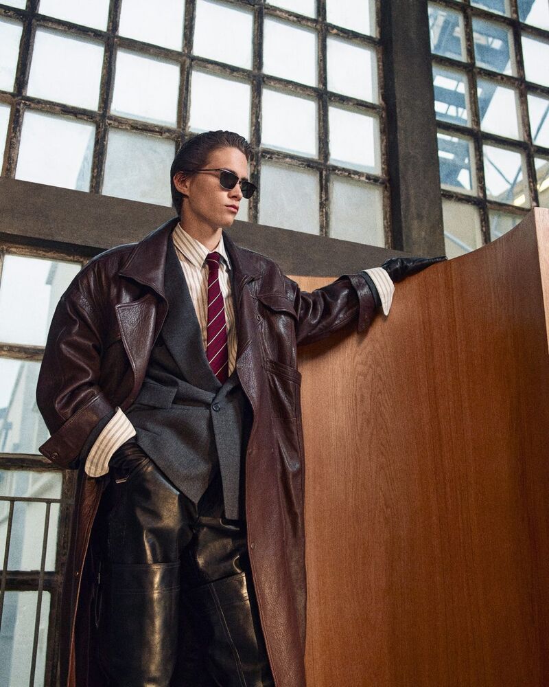 羊毛和桑蚕丝条纹宽领带