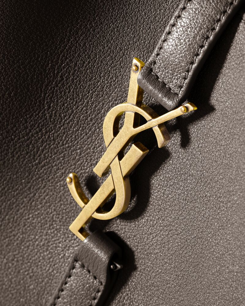 LE 5 À 7小号柔软粒面皮革手袋