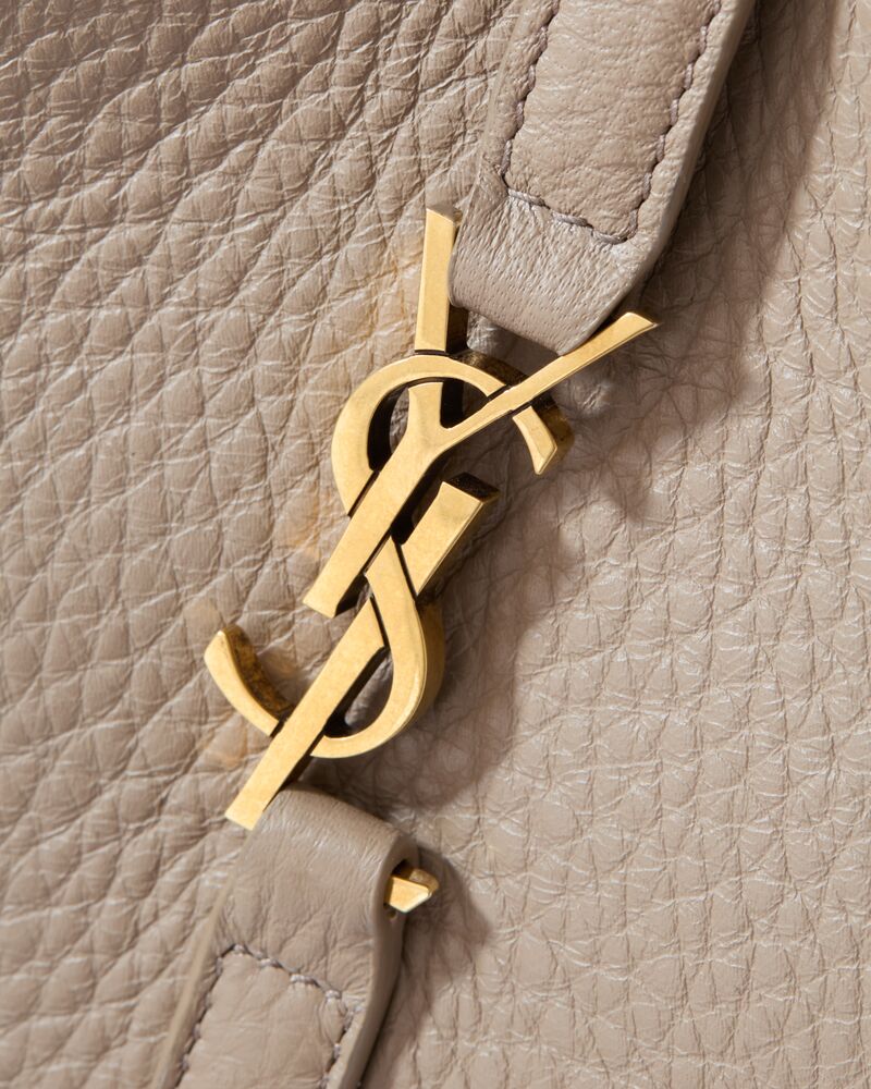 LE 5 À 7 BABY BEA粒面皮革手袋