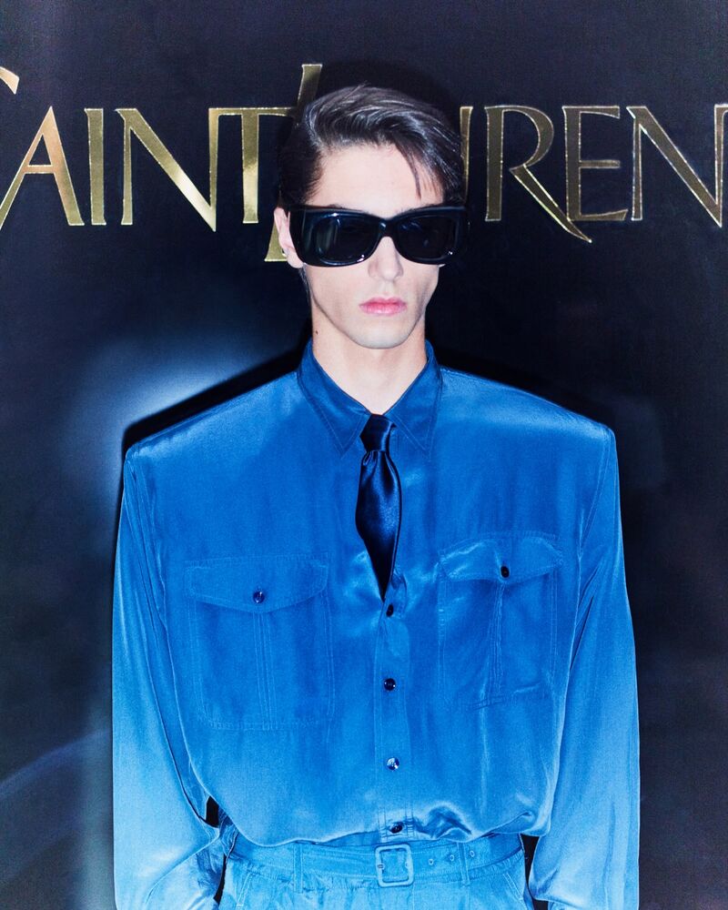 粘胶纤维和桑蚕丝衬衫