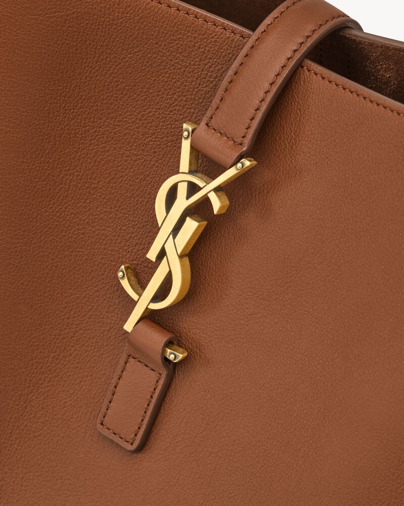 LE 5 À 7大号粒面皮革柔软手袋