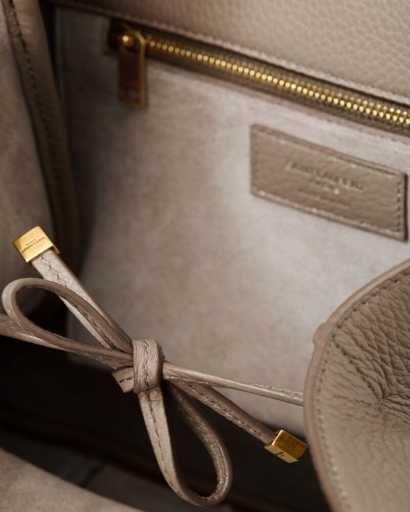 LE 5 À 7 SMALL BEA粒面皮革手袋