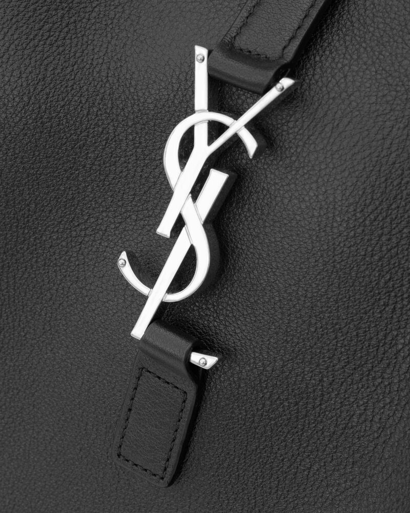 LE 5 À 7大号粒面皮革柔软手袋