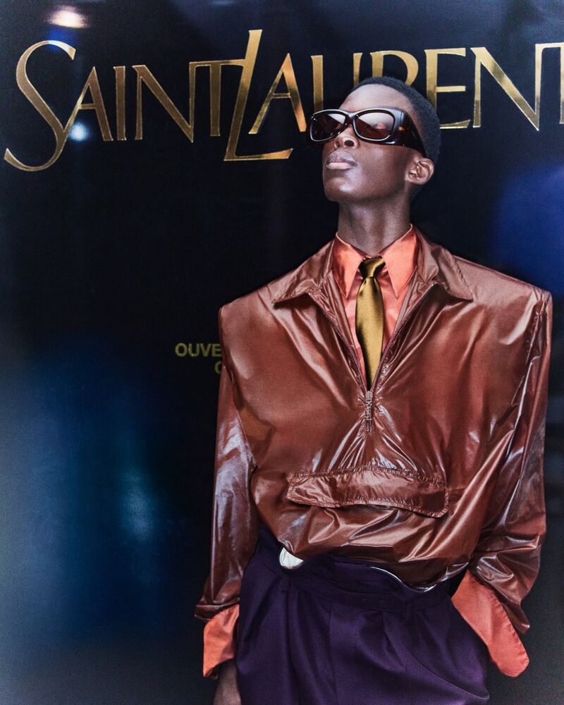 聚酰胺纤维宽肩风衣