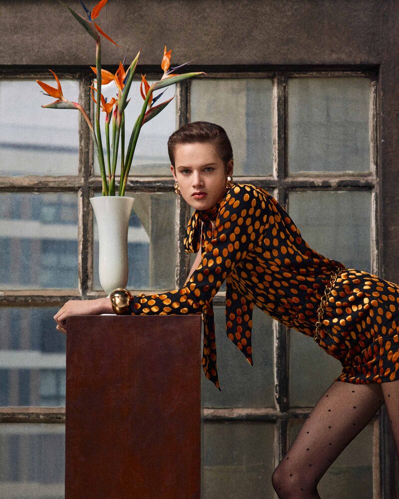 金属和树脂吊坠链条腰带