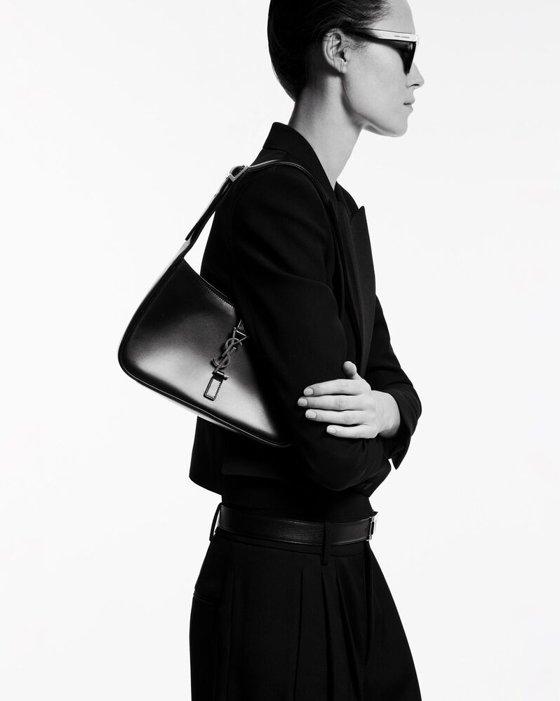 le 5 à 7漆皮革马鞍包