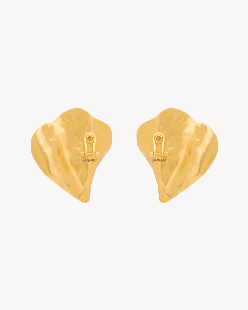 树脂和金属花瓣造型耳环