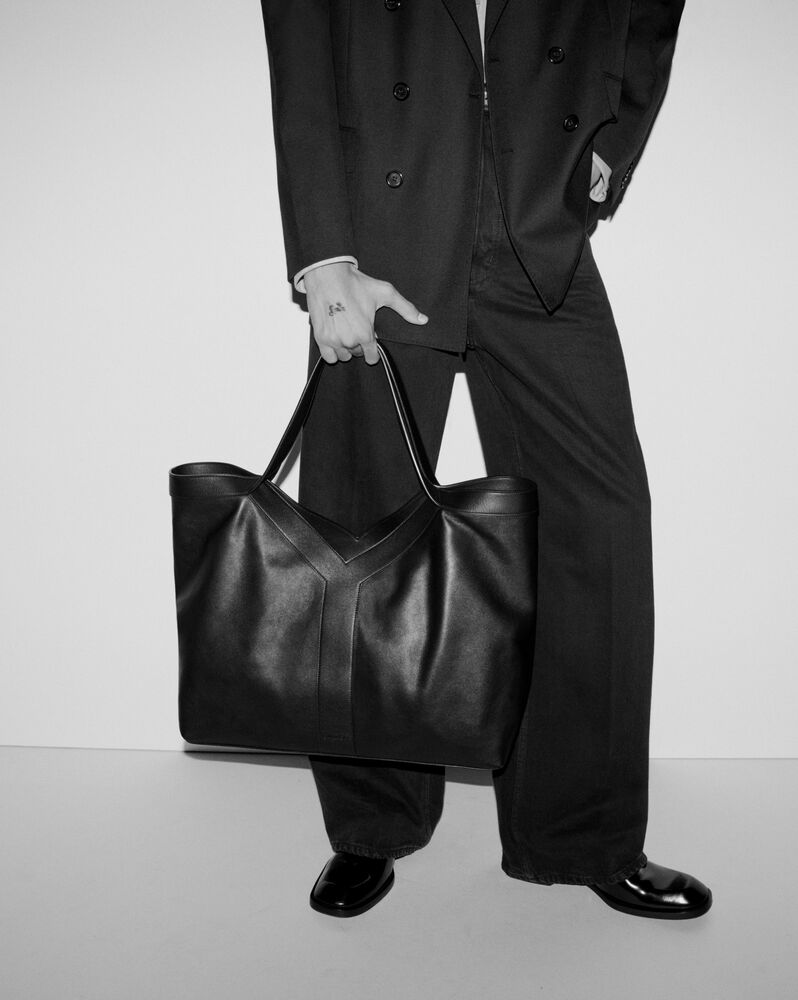 Y大号光滑皮革托特包