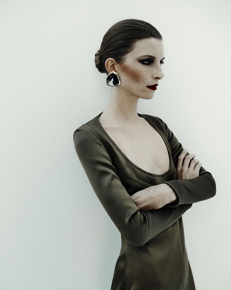 弹力公爵桑蚕丝混纺低胸连衣裙