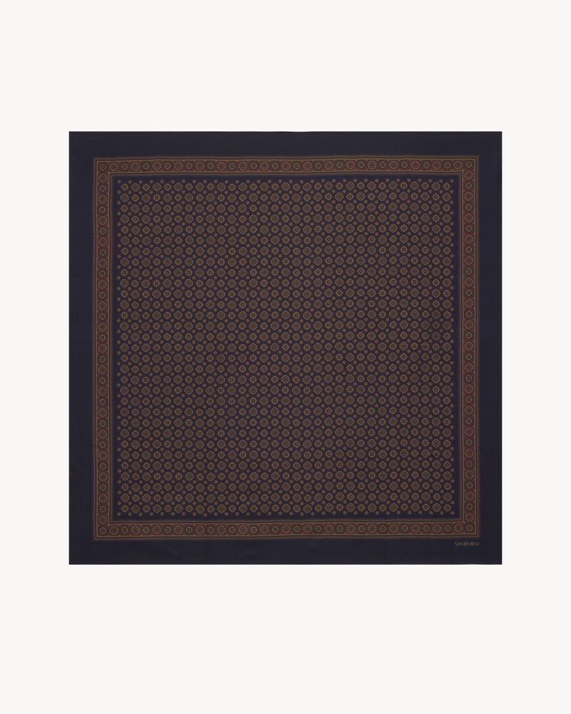 徽章斜纹桑蚕丝方巾