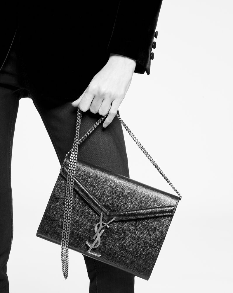 CASSANDRA 粒面压花真皮链条钱包