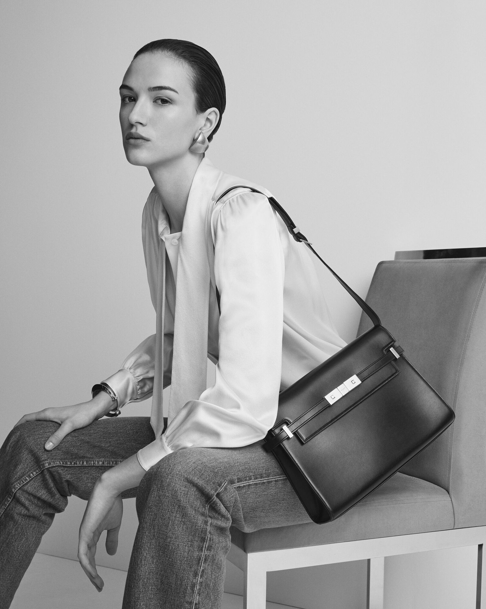 manhattan鳄鱼纹压印亮面皮革肩背包