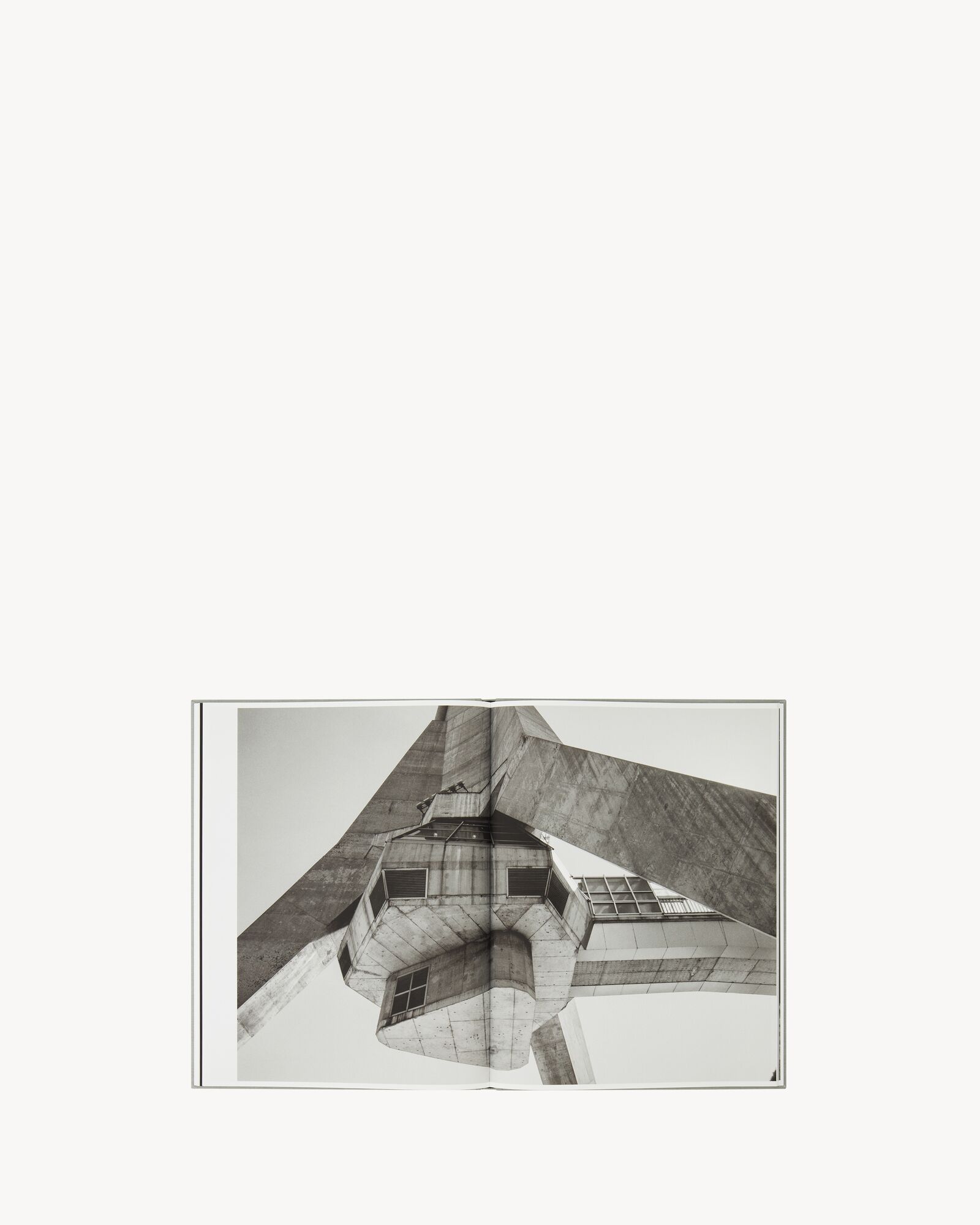 SL EDITIONS:《SÉBASTIEN ZANELLA:永远的局外人》
