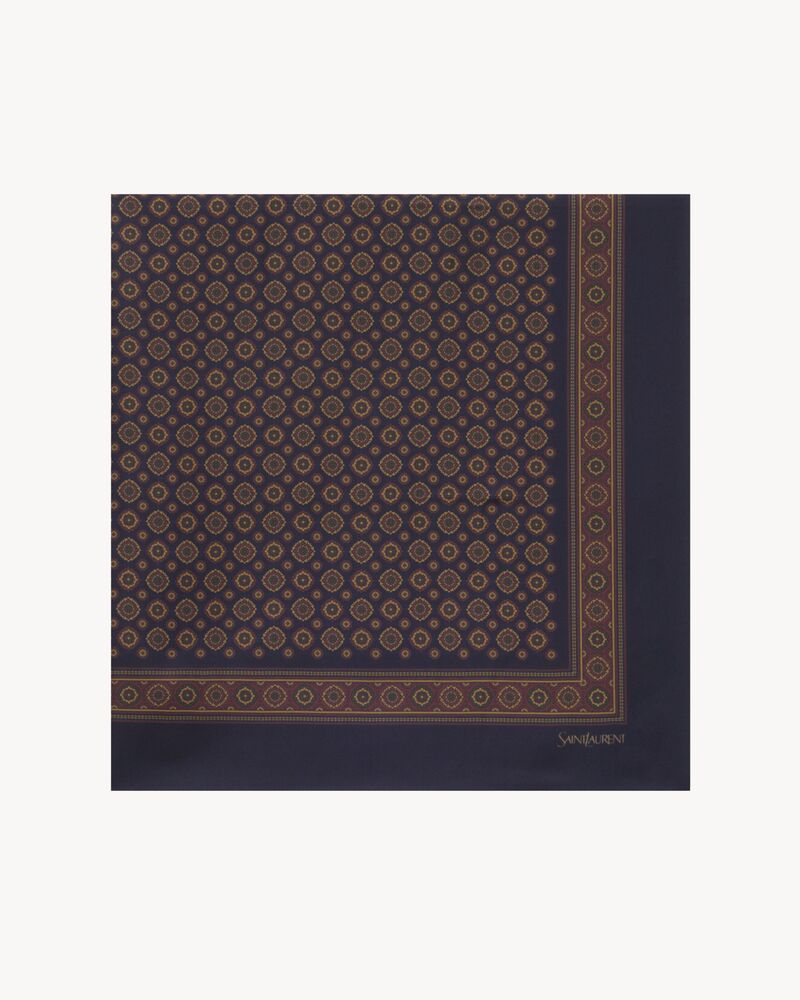 徽章斜纹桑蚕丝方巾